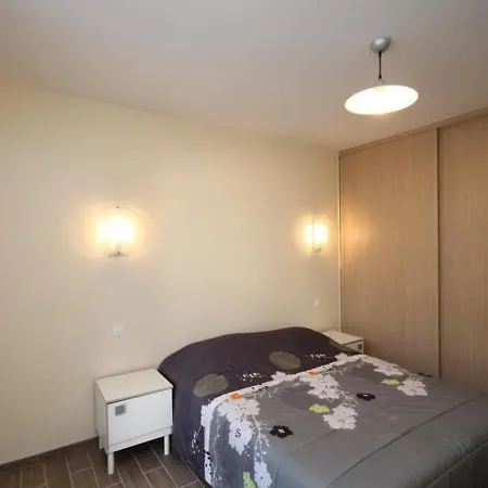 Grand T3 Au Mont-dore Avec Terrasse, Parking Et Wifi, A 200m Du Centre - Fr-1-608-177 *