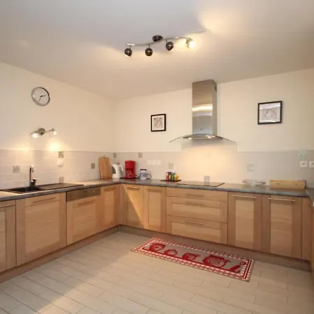 Apartment Grand T3 Au Mont-dore Avec Terrasse, Parking Et Wifi, A 200m Du Centre - Fr-1-608-177